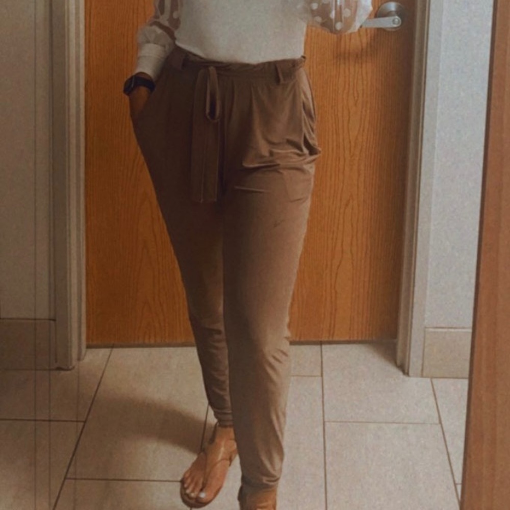 Stretchy comfy brown pants with belt